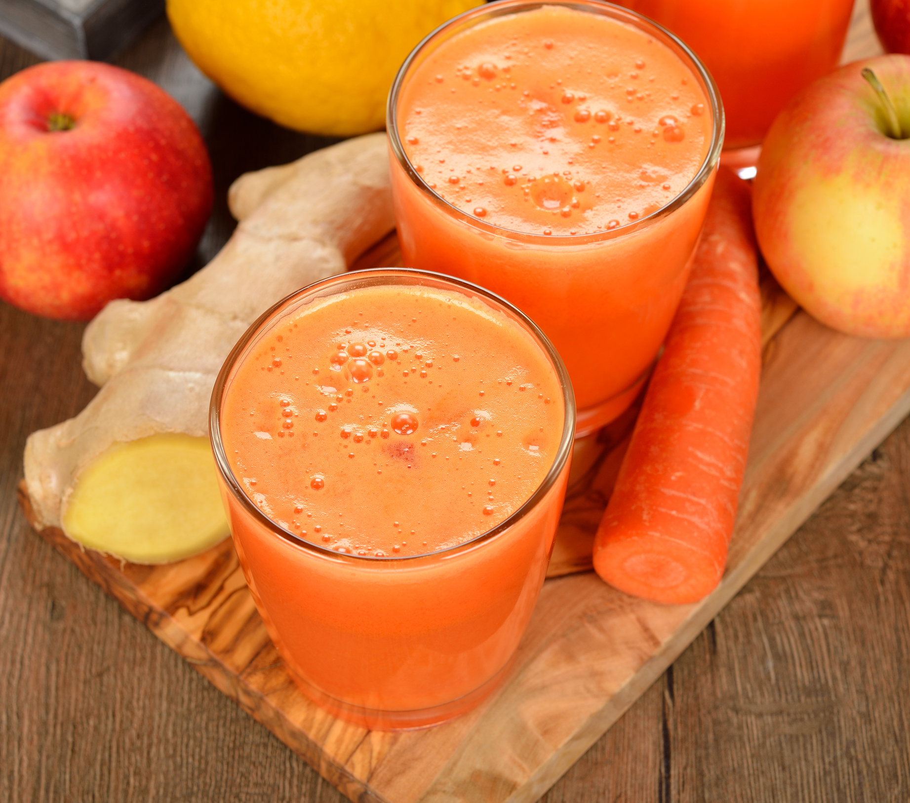 Carrot, ginger and apple smoothie 