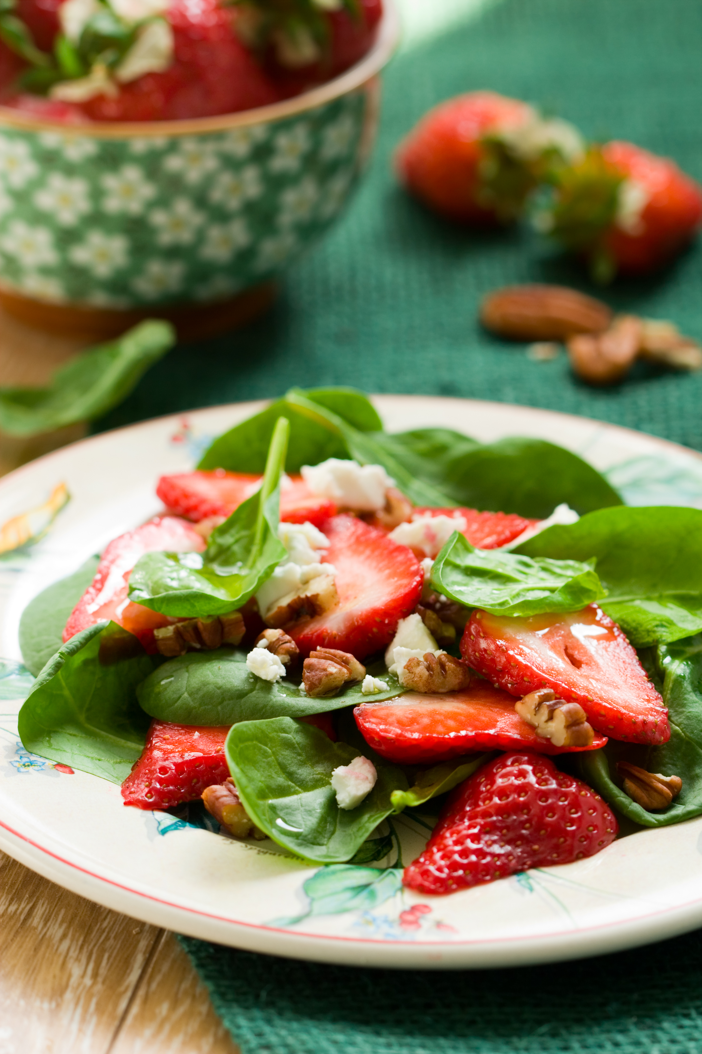 Spinach salad with strawberries