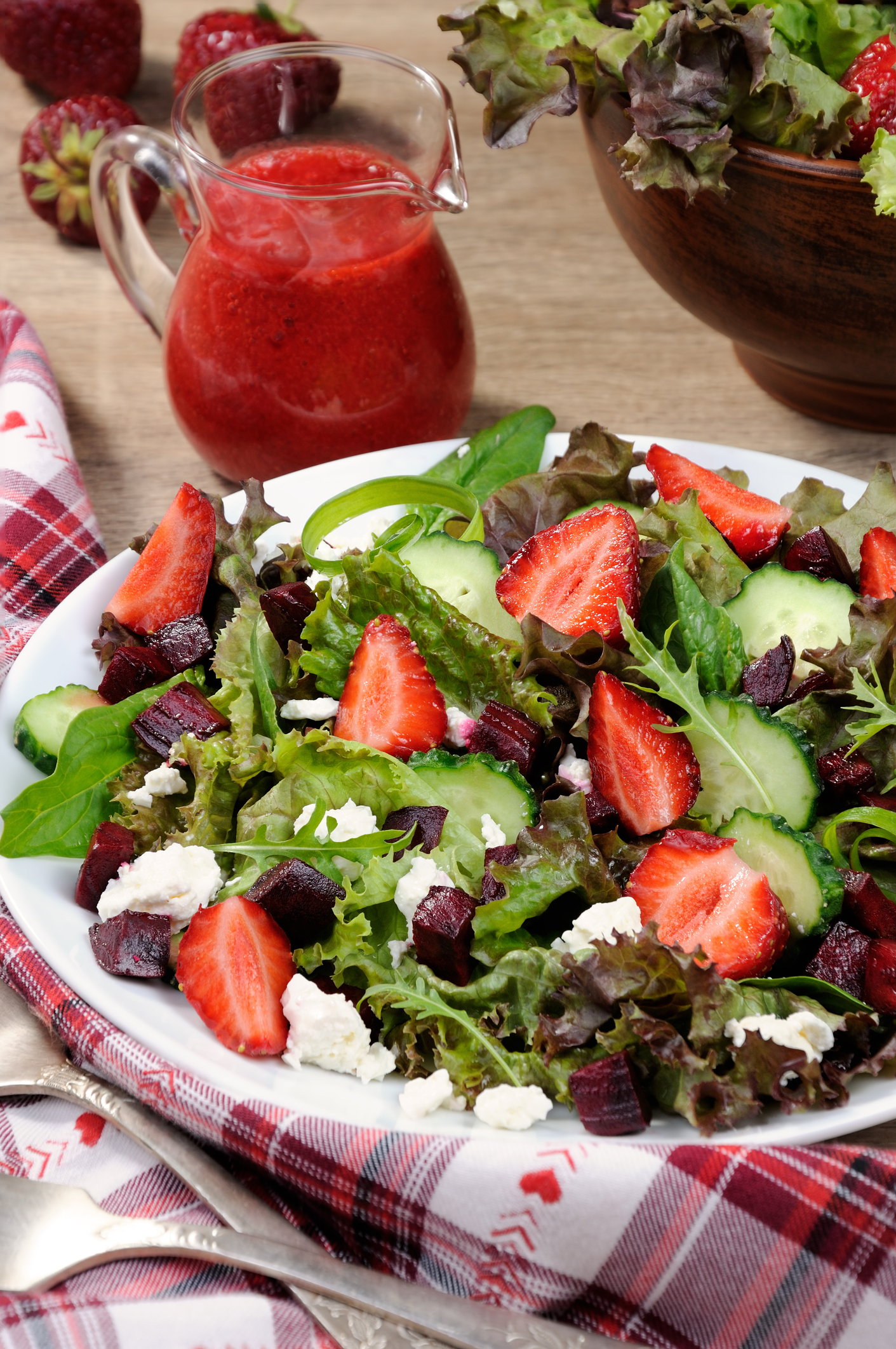 Salad of vinaigrette with strawberries