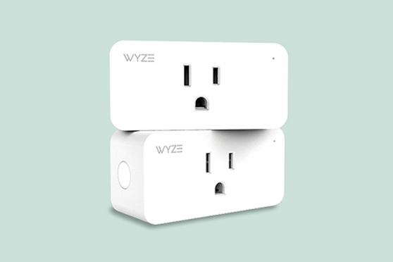 A smart power outlet device